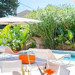 Pitou, Piscine Chauffee, 200m