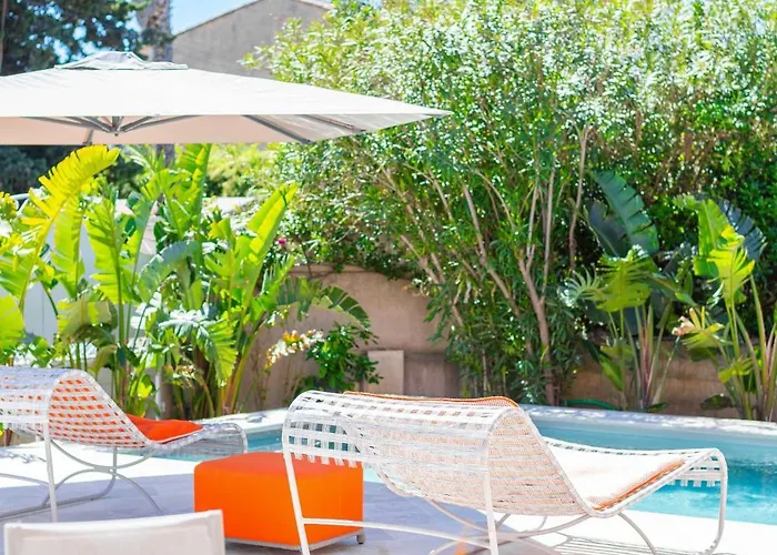 Pitou, Piscine Chauffee, 200m