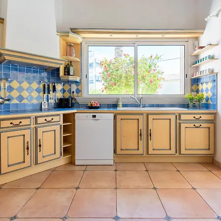 Pitou, Piscine Chauffée, 200m La Londe-les-Maures