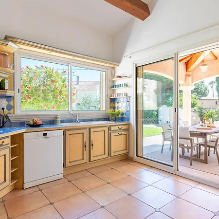 Pitou, Piscine Chauffée, 200m