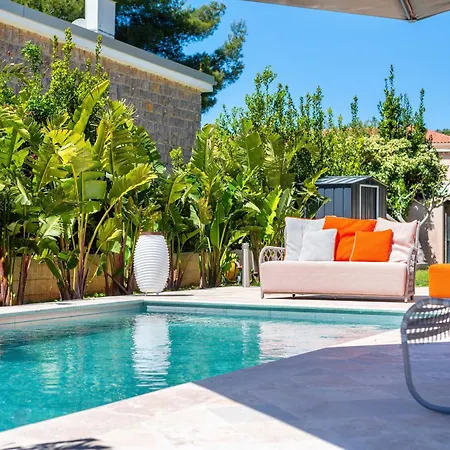 Pitou, Piscine Chauffée, 200m *