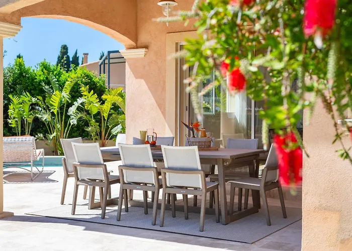 Villa Pitou, Piscine Chauffee, 200m *